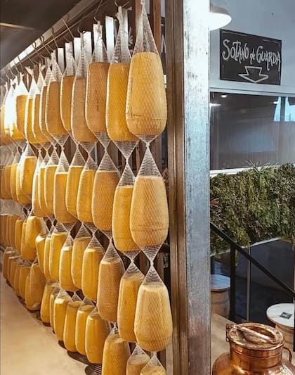 "Mis quesos tienen su dificultad porque, al hacerlos con fermentos naturales", comenta Ignacio