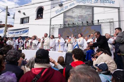 Misa de curas villeros en desagravio del papa Francisco, en septiembre de 2023, ante fuertes insultos del entonces candidato presidencial Javier Milei
