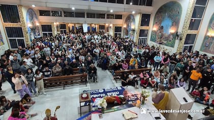 Misa en homenaje al papa Francisco en la parroquia San José, de San Justo, en el corazón de La Matanza