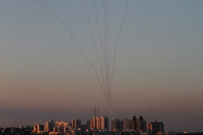 Misiles de la Cúpula de Hierro de Israel destruyen los misiles lanzados desde la Franja de Gaza