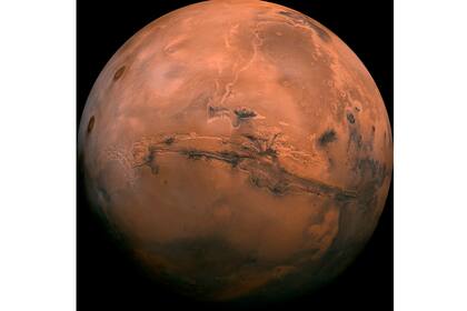 Esta foto fue creada a partir de más de 100 imágenes de Marte tomadas por Viking Orbiters en la década de 1970