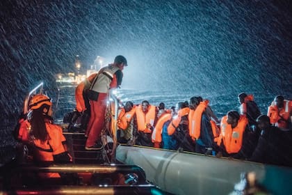 Misión de rescate de refugiados en las aguas del Mediterráneo