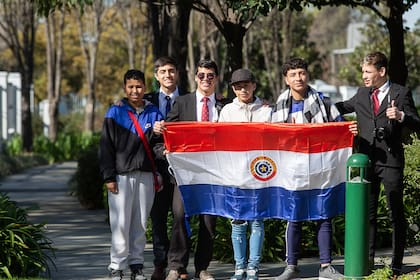 Misioneros paraguayos visitan el Templo de Buenos Aires