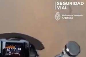 Se filmó conduciendo su moto a más de 215 km/h en una zona protegida de Iguazú