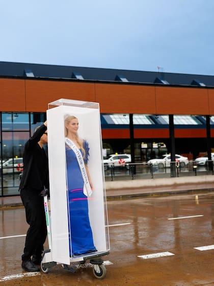 Miss Estonia se destacó por su particular forma de arribar a Tailandia (Instagram/@brigittaschaback)