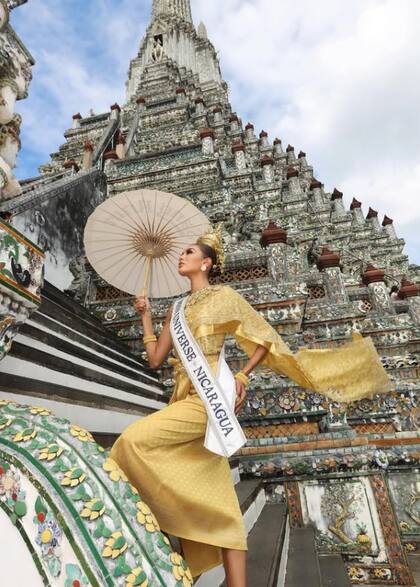 Miss Nicaragua fue fotografiada en Wat Arun, uno de los templos más importantes de Tailandia (Instagram/@itza__castillo)