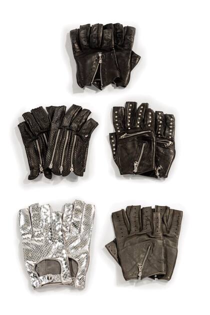 Mitones de cuero. Por los cinco pares de guantes pagaron 50 mil dólares.