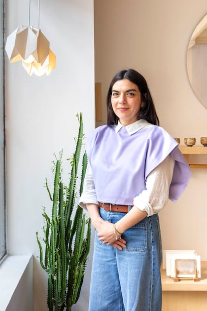 Mitsue, con una camisa de inspiración japonesa de mangas tres cuartos que se ofrecen en el local