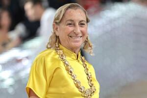 Miuccia continúa diseñando para Prada y Miu Miu