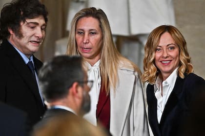 Mlei ha colocado a mujeres en lugares de enorme empoderamiento, como a su propia hermana Karina, a quien nombra en masculino: El Jefe