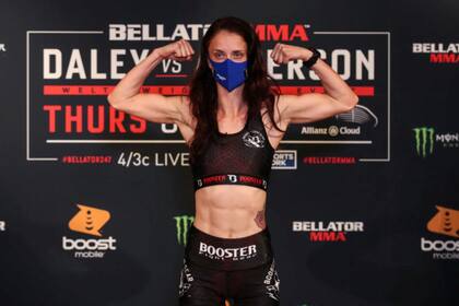 Tochlikova obligó a la francesa Jade Joranda a abandonar el combate al aplicarle un superguard, una llave que también es conocida como "El crujido del escorpión"