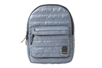 Mochila "Classic" de material repelente al agua, compartimiento para laptop de 15’’, cierres YKK y bolsas interiores. $1750, Bubba Bags