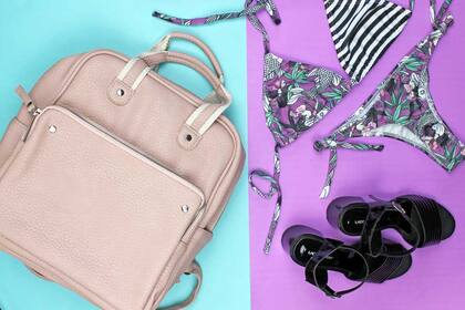 Mochila $1199 de Isadora / Bikini $800 de Loveafrica / Sandalias $990 de Tila Blanco