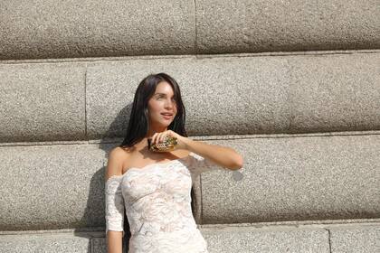 Durante la semana de la moda de París, la modelo conoció la nueva línea de maquillaje de Paco Rabanne y disfrutó de Fame, su última fragancia femenina.