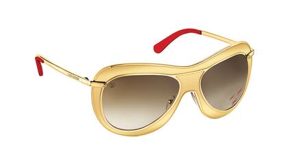 Modelo máscara en oro y rojo (Louis Vuitton)