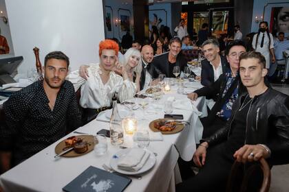 Modelos, diseñadores y productores de moda en el evento Les Nuits BARON B