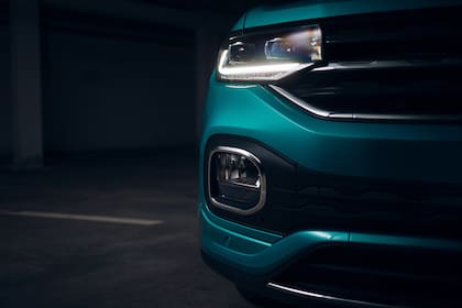 Se revisan luces delanteras, traseras, de posición y altas