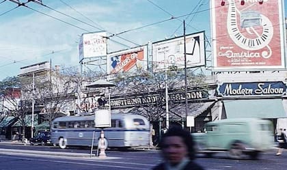 "Modern Saloon" era la confitería que se encontraba en la emblemática esquina antes que se construyera la Galería Juramento