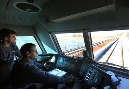 Moderna tecnología en la cabina del convoy