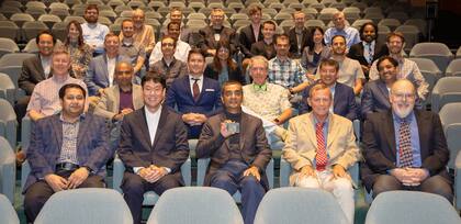 Modha, en el centro, con la mayor parte del equipo que trabaja en el chip NorthPole en IBM