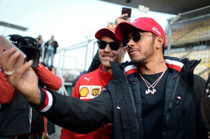 Modo selfie: encuentro entre Vettel y Hamilton en Shanghai