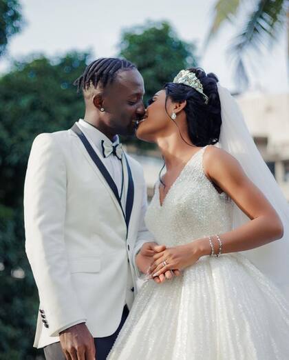 Mohamed Buya Turay con su esposa Suad, días antes del casamiento
Foto: @turay_buya