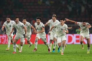 El local Camerún quedó en el camino y la final tendrá el ritmo de "los dos de Liverpool"