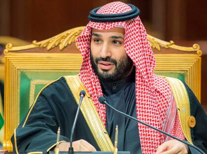 Mohammed ben Salman habla durante una cumbre del Consejo de Cooperación del Golfo en Riad, Arabia Saudita. (Bandar Aljaloud/Palacio Real Saudí via AP)