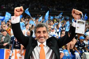 Mohed Altrad festeja en el Stade de France su mayor éxito deportivo: después de 11 años y muchas inversiones como propietario, Montpellier, su club, es por primera vez campeón del Top 14, la liga de rugby más rica del planeta.