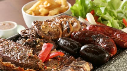 Mollejas, morcillas y chorizos no pueden faltar en el asado