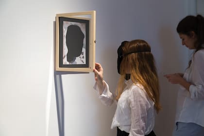 Momento de la performance de Florencia Rodríguez Giles que fue vendida por la galería Benzacar, en 2016, a una colección privada