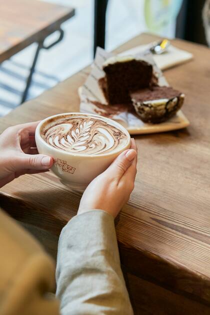 ¿Momento de una pausa en el recorrido? Le Pain Quotidien acompaña con su carta siempre tentadora.