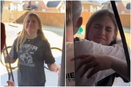 Momento en el que la niña se emociona al ver el regalo que su hermano de 11 años le tenía preparado