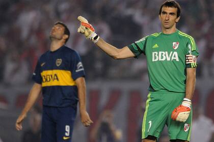 Momento histórico: el penal que Barovero le atajó a Gigliotti en las semifinales de la Sudamericana 2014.