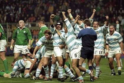 Momento histórico para el rugby argentino: los Pumas le ganaron a Irlanda y en el Mundial de 1999 se clasificaron por primera vez a cuartos de final