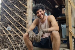 Jerónimo, el hijo hippie de Julián Weich, mostró cómo funciona la biopiscina de su casa sustentable