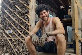 Jerónimo, el hijo hippie de Julián Weich, mostró cómo funciona la biopiscina de su casa sustentable