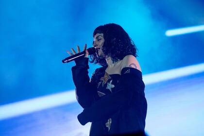 Mon Laferte cantó "Un millón de años luz"