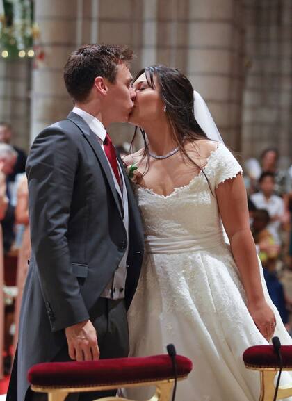 El primer beso como marido y mujer de Louis y Marie.