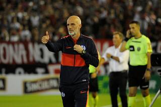 San Lorenzo intenta, pero no puede despegarse de su imagen de fragilidad