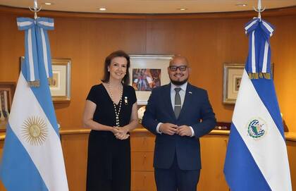 Mondino se reunió con el embajador de El Salvador