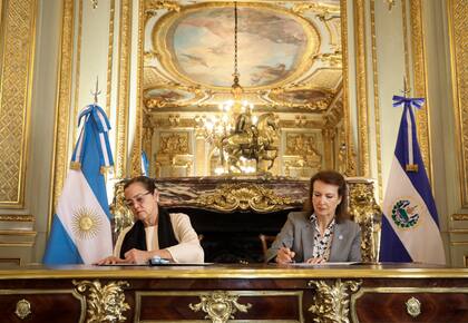 Mondino y su par salvadoreña firmaron acuerdos en el Palacio San Martín