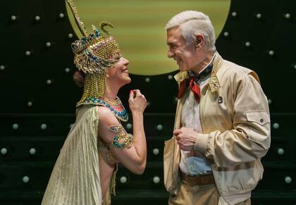 Mónica Ayos y Leonardo Sbaraglia en otra escena de la película argentina que competirá en el Festival de San Sebastián por el premio mayor