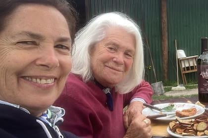 Una de las fotos más recientes de Mónica Cahen D´Anvers junto a su hija Sandra Mihanovich, en San Pedro