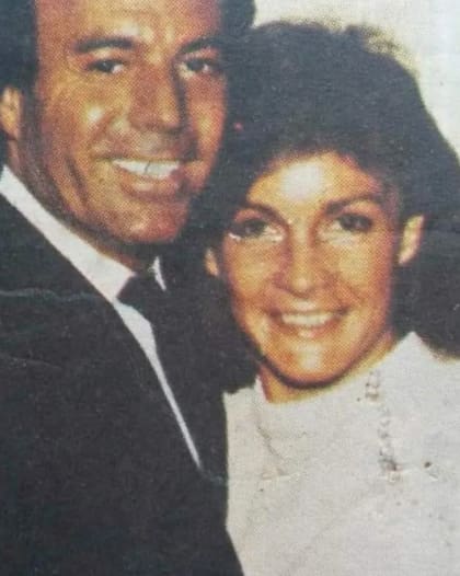 Mónica describe a Iglesias como galán, educado y romántico