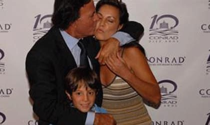 Mónica Gonzaga y Julio Iglesias, una pareja que duró una década (el pequeño Adriano, su hijo, fruto de su relación con Alejandro Sessa)