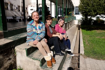 Mónica, Lucia y Ada, en el Centro Ambulatorio San Roque
