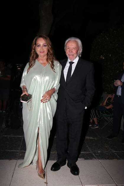 Mónica Parisier, presidente de Make a Wish Argentina, y su marido, Guido Parisier