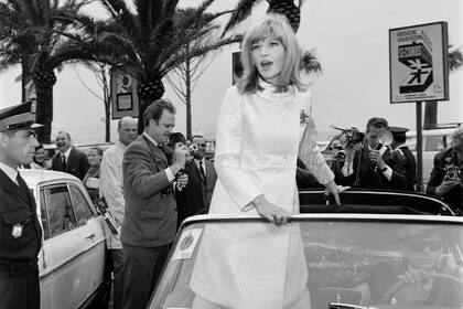 Monica Vitti, al llegar al hotel Carlton, en Cannes, en 1966
