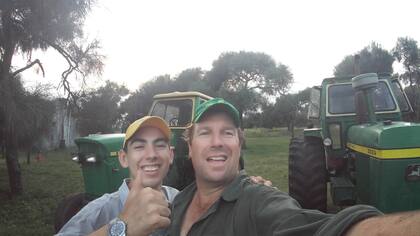 Monín y su hijo Facundo, tras una nota con LA NACION en abril de 2022